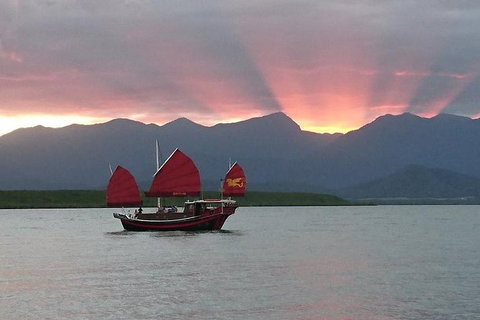 Shaolin Sunset Sailing Aboard Authentic Chinese Junk Boat - Find Attractions 6
