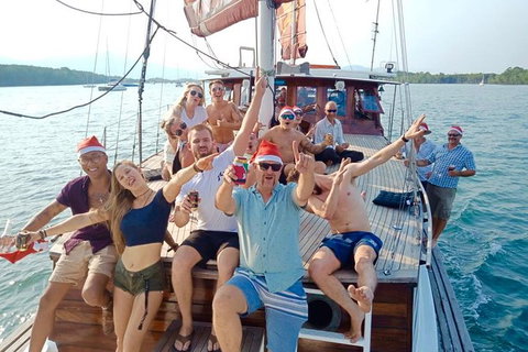 Shaolin Sunset Sailing Aboard Authentic Chinese Junk Boat - Find Attractions 12