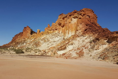 Chambers Pillar And Rainbow Valley 1 Day 4WD Tour - Find Attractions 3