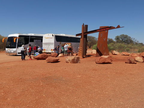 Uluru (Ayers Rock) To Alice Springs One-Way Shuttle - Find Attractions 2