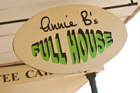 Annie B's Full House - Find Attractions 1