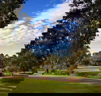 Commercial Golf Course - Find Attractions