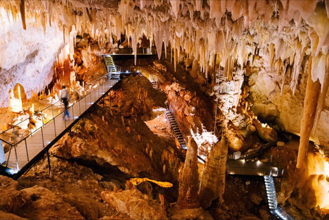 Jewel Cave - Find Attractions 0