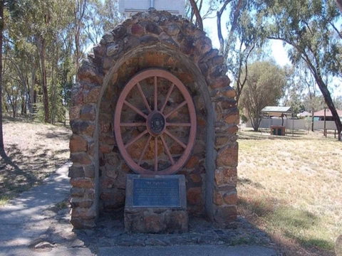 Jindera Pioneer Cairn - Find Attractions 0