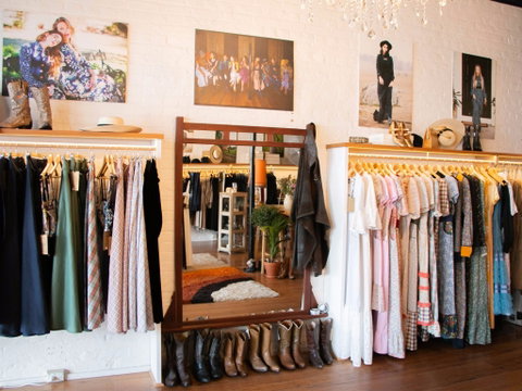 Saloon Design House - Find Attractions 1