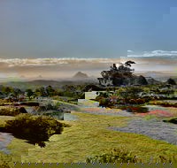 Glass House Mountains to Sunshine Coast Shores - Find Attractions