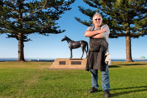 Makybe Diva Statue - Find Attractions 2