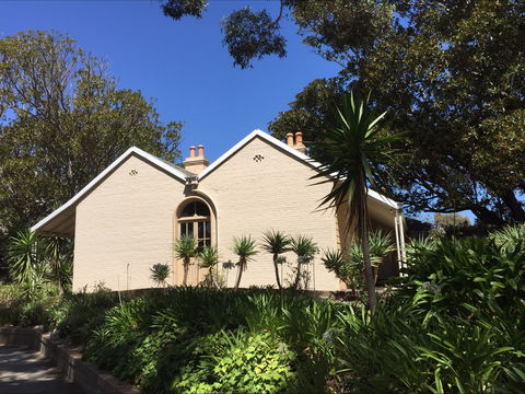 Black Rock House - Find Attractions 2
