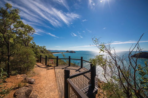 Bluff Point Circuit, Capricorn Coast National Park - Find Attractions 0