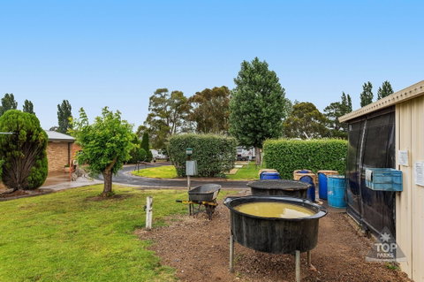 Fossicker Caravan Park Fossicking Park - Find Attractions 0
