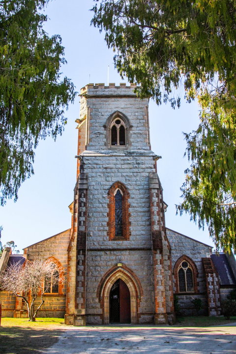 Parish Church Of St Andrew - Find Attractions 1