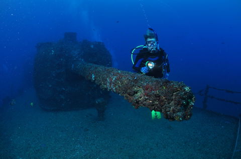 HMAS Brisbane Dive Site - Find Attractions 1