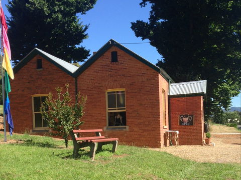 Lyrebirds Lair Gallery And Gifts - Find Attractions 0