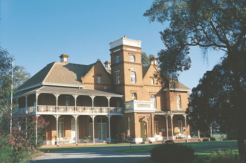 Guildford - Find Attractions 1
