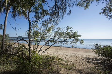 Smalleys Beach - Find Attractions 2