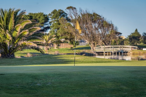 South Lakes Golf Club - Find Attractions 0