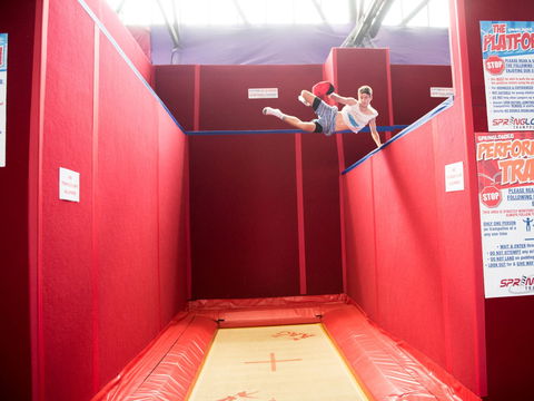 Springloaded Trampoline - Find Attractions 1
