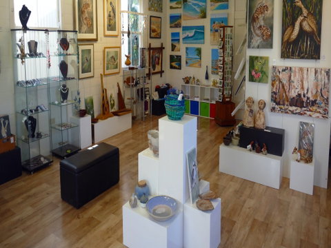Cardwell Gallery And Gift Shop - Find Attractions 1