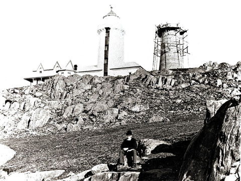 Low Head Lighthouse - Find Attractions 1