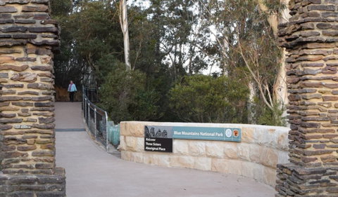 Three Sisters Walk - Find Attractions 1