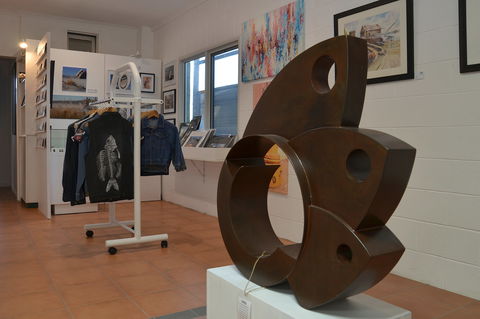 Gallery 45 - Find Attractions 1