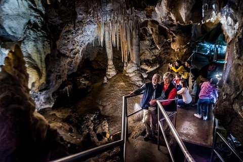 Jenolan Caves: Imperial Cave Tour - Find Attractions 3