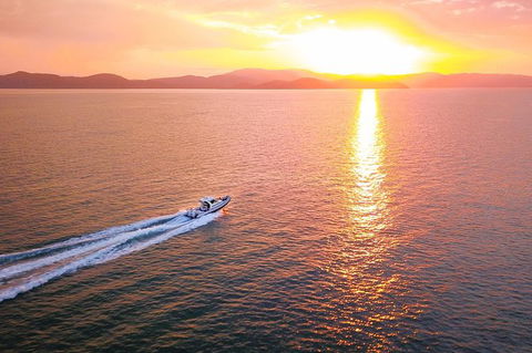 Sunset Cruise Private Charter Hamilton Island - Find Attractions 0