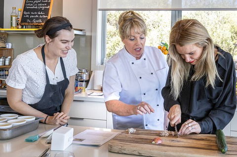 In House Dining Cooking Class With Chef Jacqui Selleck - Find Attractions 0