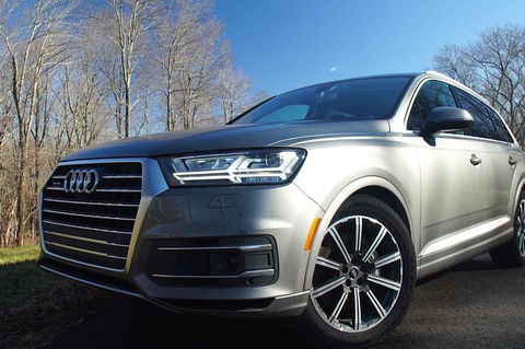 Audi Q7 SUV Melbourne Airport To CBD - Find Attractions 2