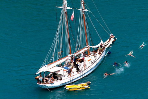 Whitehaven Beach Sailing And Snorkeling Cruise - Find Attractions 3