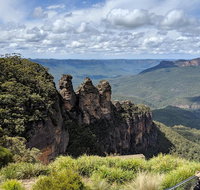 Blue Mountains Private Tour - wild kangaroos waterfalls and The Three Sisters - Find Attractions