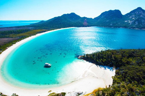 Wineglass Bay Private Charter Service - Find Attractions 2