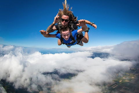 Reef And Rainforest Tandem Sky Dive In Cairns - Find Attractions 0