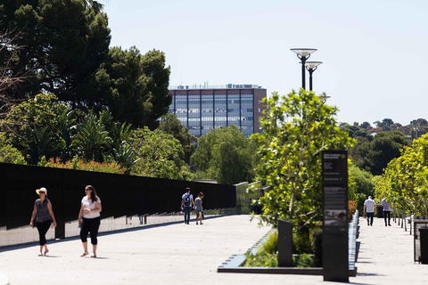 Adelaide 90-Minute Pedicab Tour: Scenic Green & River Experience - Find Attractions 4