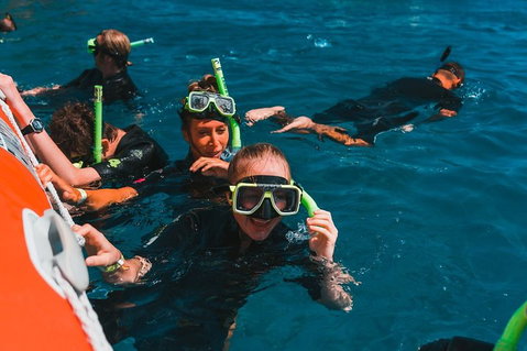 Whitehaven Beach And Hill Inlet Lookout Full-Day Snorkeling Cruise By High-Speed Catamaran - Find Attractions 3