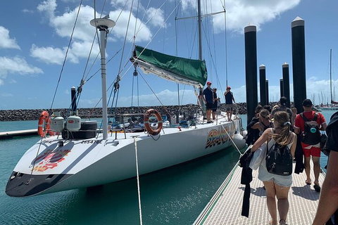 2-Night Whitsundays Sailing Cruise Incl. Whitehaven Beach & Great Barrier Reef - Find Attractions 0