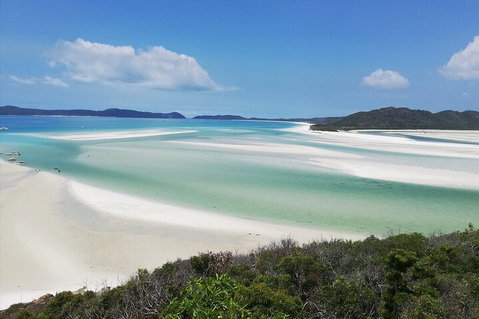 2-Night Whitsundays Sailing Cruise Incl. Whitehaven Beach & Great Barrier Reef - Find Attractions 1