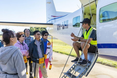 Scenic Flight - Great Barrier Reef, Heart Reef, Whitehaven Beach & Hill Inlet! - Find Attractions 1