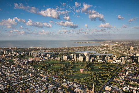 Melbourne Sunrise Balloon Flight & Champagne Breakfast - Find Attractions 3