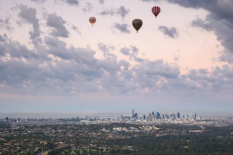 Melbourne Sunrise Balloon Flight & Champagne Breakfast - Find Attractions 5